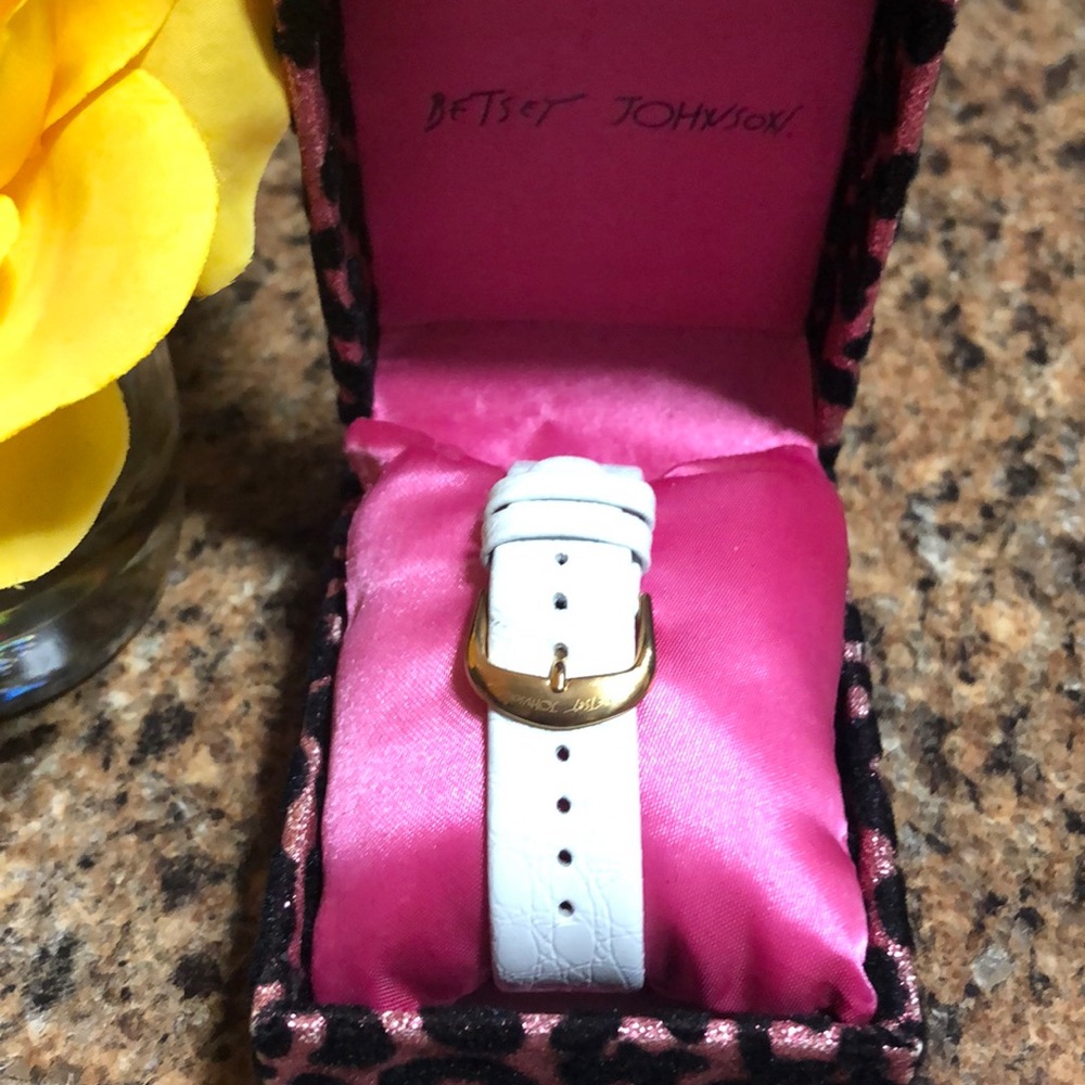 Watch - Picture 4 of 5